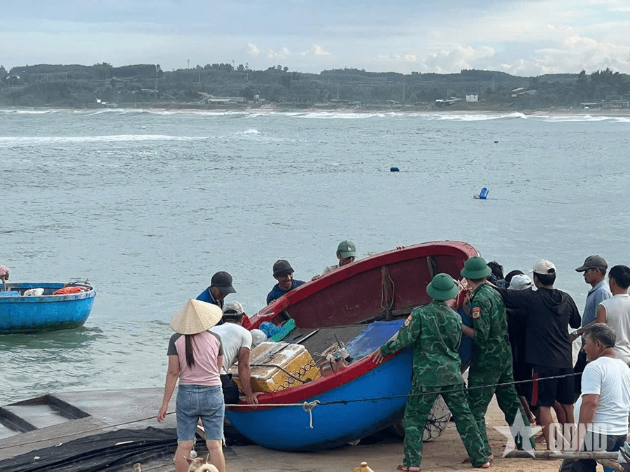 Ứng phó bão số 13: Bộ đội sẵn sàng lực lượng hỗ trợ nhân dân tại khu vực nguy cơ bị cô lập