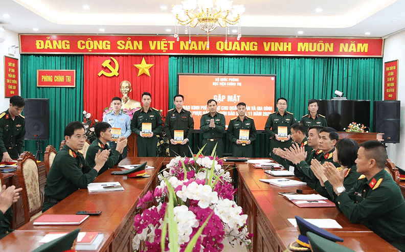 Học viện Chính trị hỗ trợ cán bộ, học viên, nhân viên bị ảnh hưởng nặng nề do bão lũ