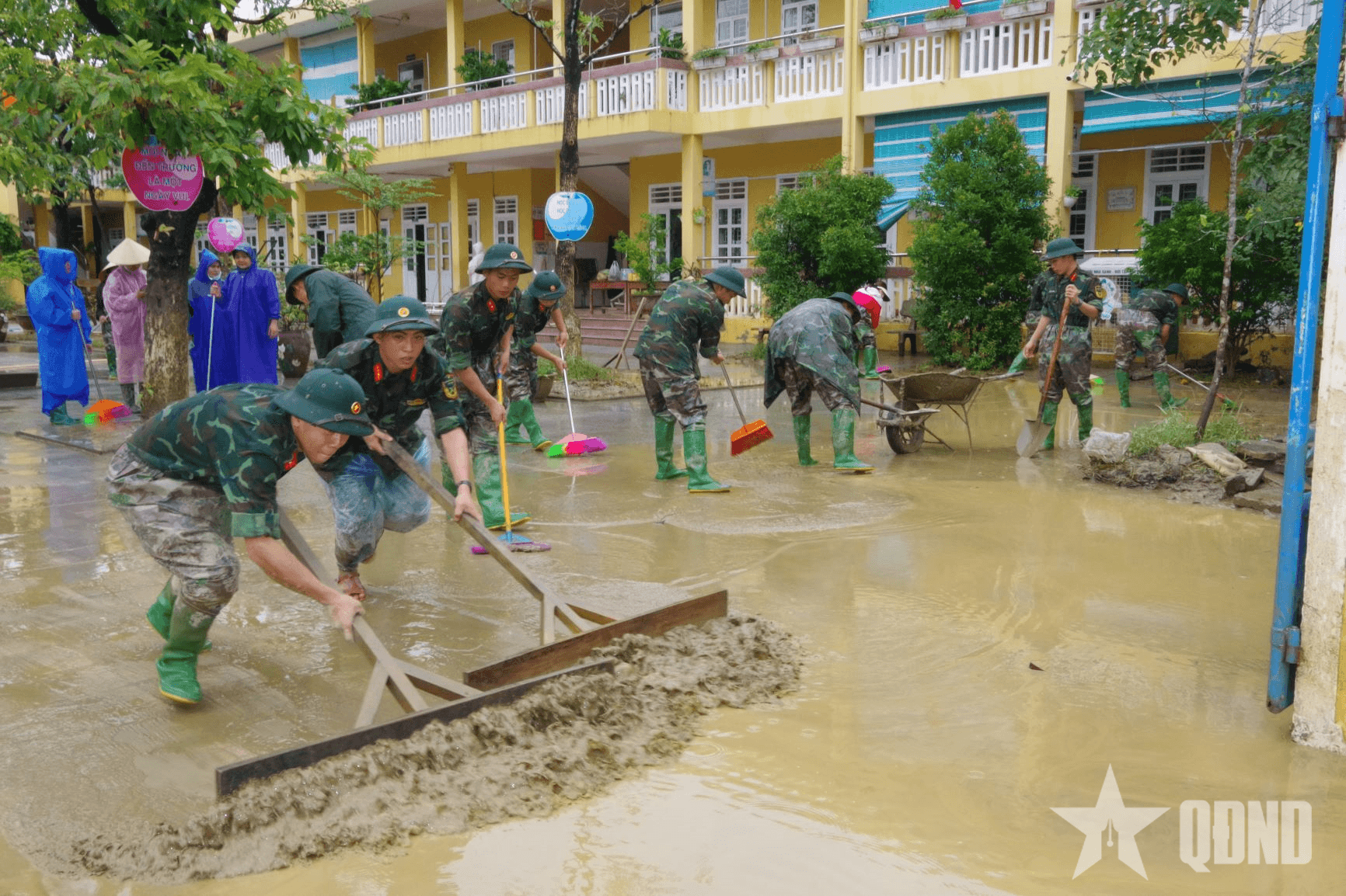 TP Huế: Quân dân sát cánh trong gian khó