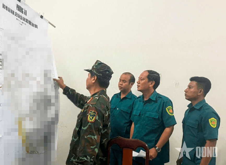 Bộ CHQS tỉnh An Giang kiểm tra công tác ứng phó cơn bão số 13