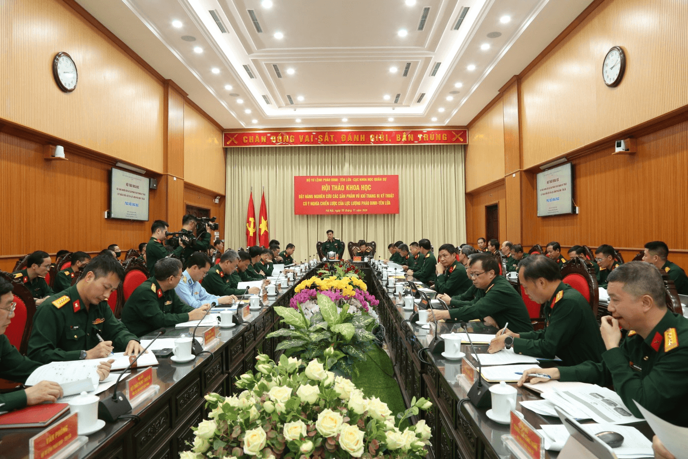 Hội thảo khoa học “Đặt hàng nghiên cứu các sản phẩm vũ khí trang bị kỹ thuật có ý nghĩa chiến lược của lực lượng Pháo binh - Tên lửa”