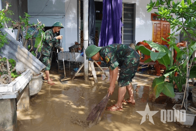 Bão rồi cũng tan, nhưng tấm lòng của bộ đội thì sẽ mãi ở lại với nhân dân