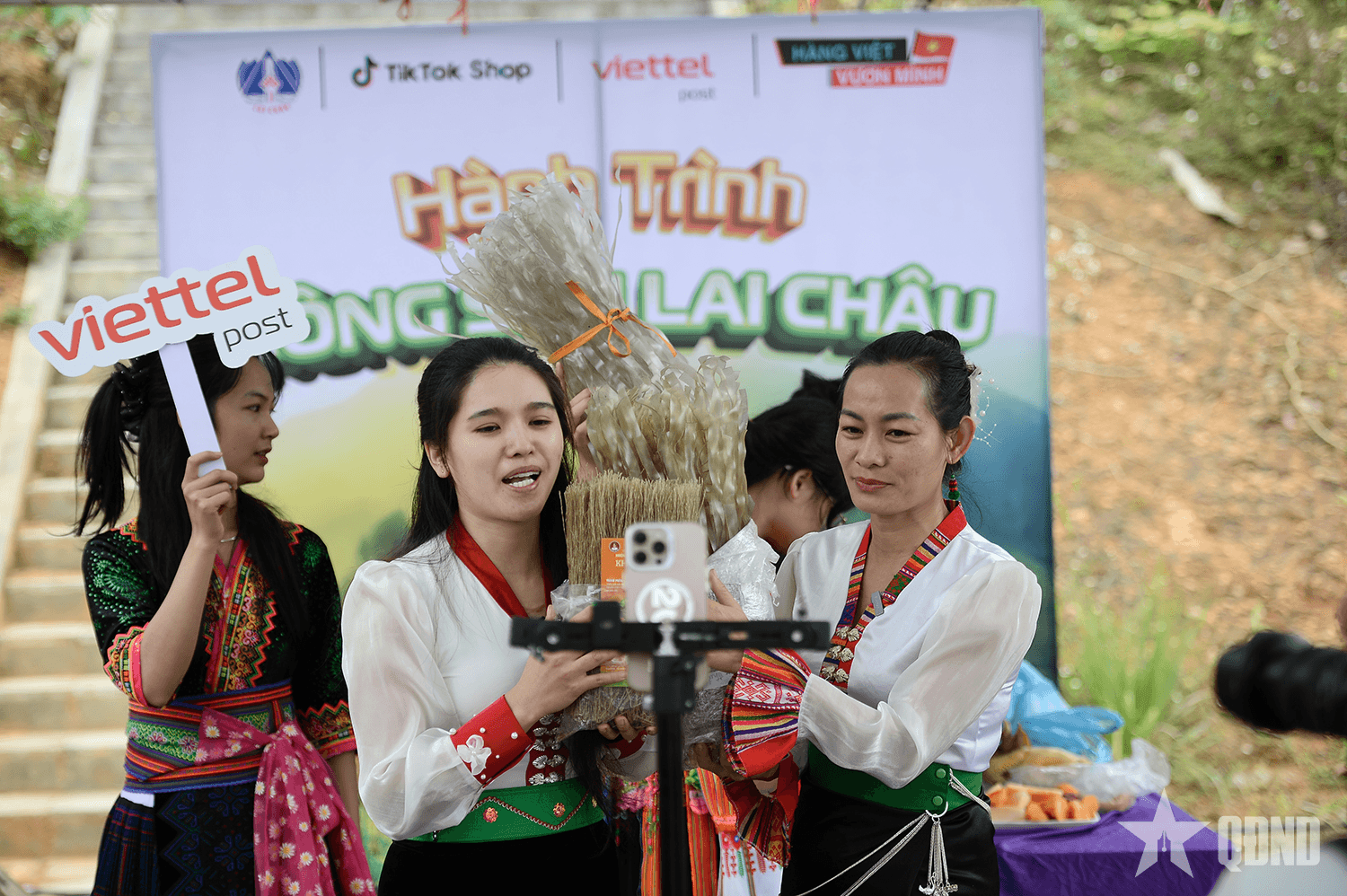 Đưa nông sản lên môi trường số, hiệu quả từ mô hình hợp tác ba bên tại tỉnh Lai Châu