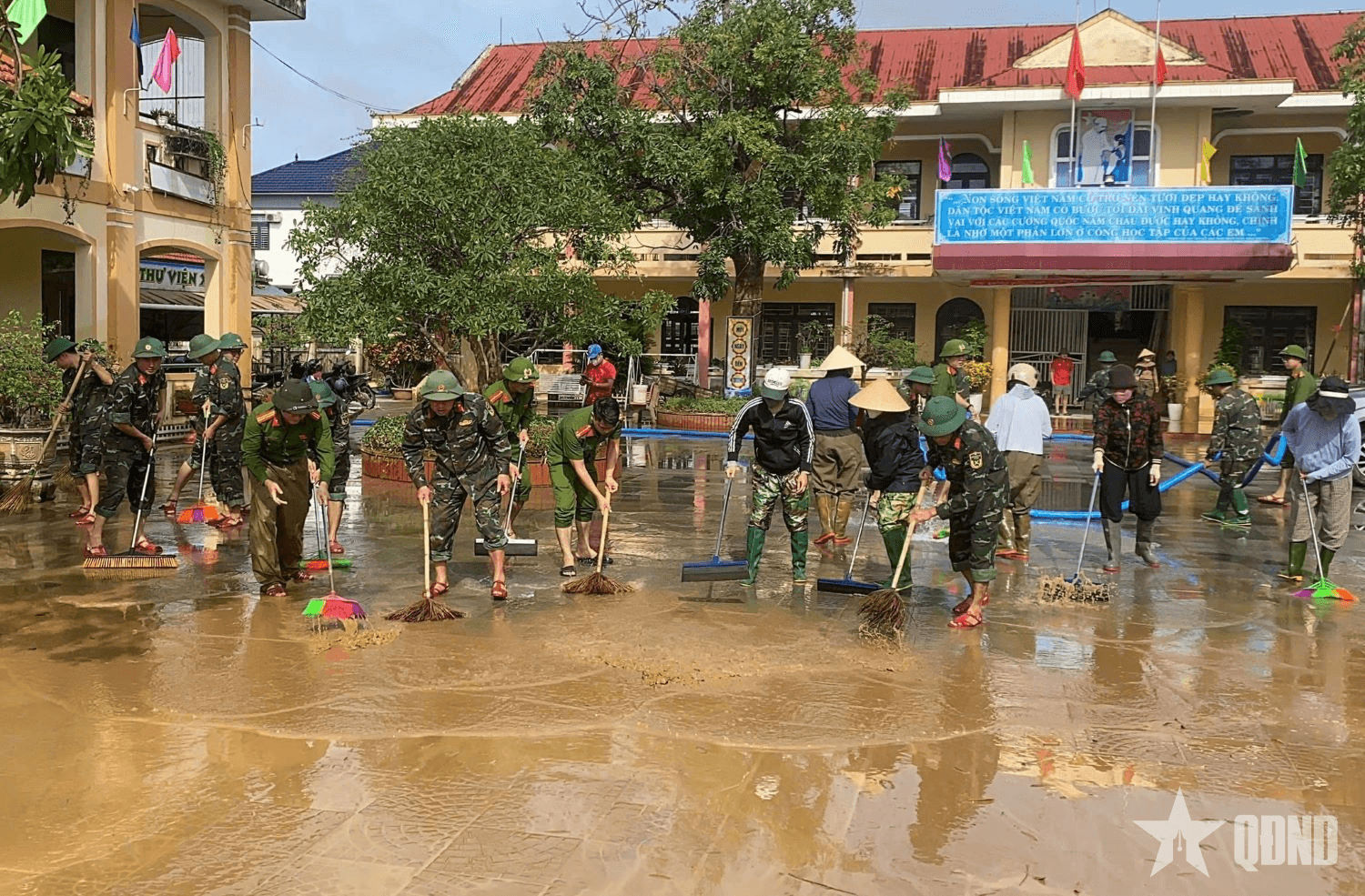 Quảng Trị: Hơn 200 cán bộ, chiến sĩ tham gia khắc phục hậu mưa lũ