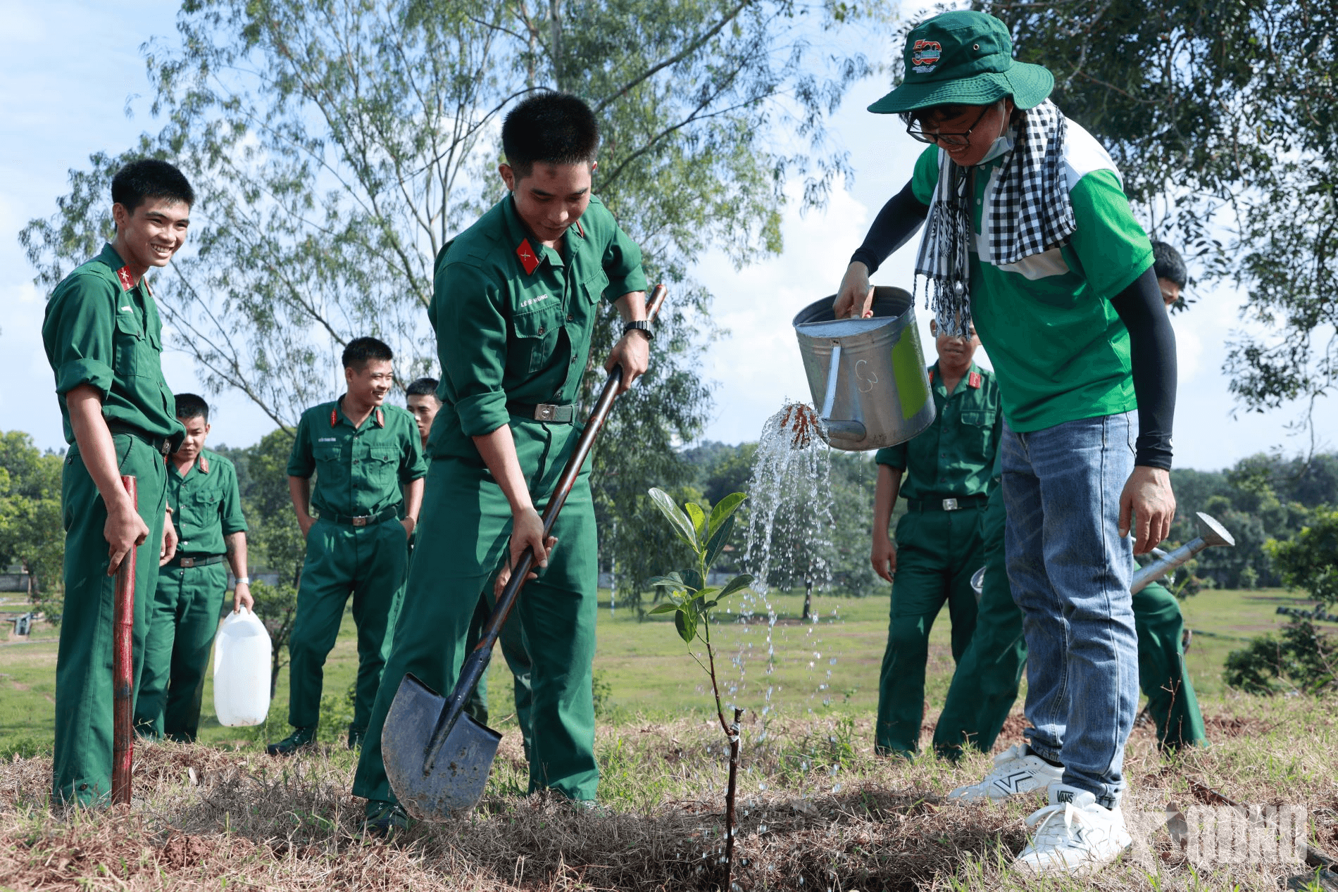 Sư đoàn 309 phát động trồng cây xanh, thắt chặt tình quân dân