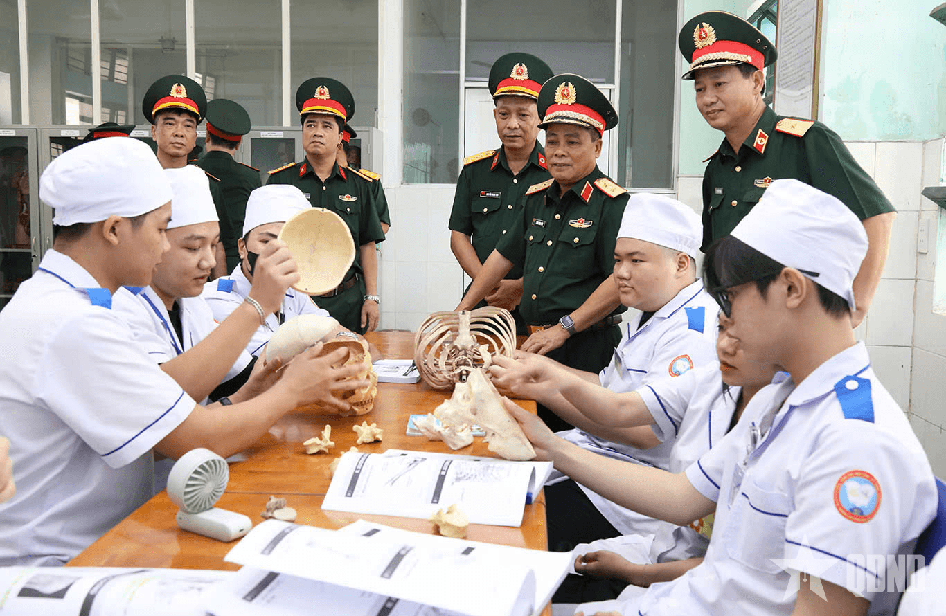Chủ nhiệm Tổng cục Hậu cần- Kỹ thuật kiểm tra Trường Cao đẳng Hậu cần 2