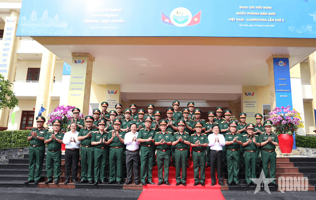 Đại tướng Phan Văn Giang thăm, làm việc tại Sư đoàn 5 (Quân khu 7)