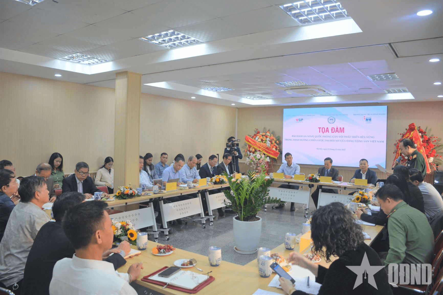 Bảo đảm quốc phòng, an ninh gắn với phát triển bền vững
