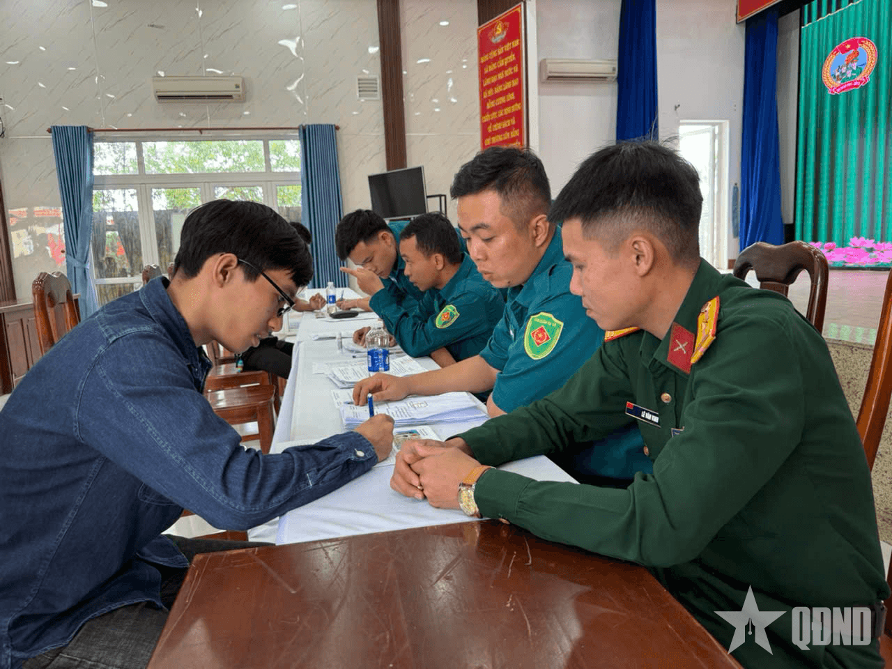 Thanh niên Phòng thủ Khu vực 1-Cẩm Lệ hăng hái tham gia khám tuyển nghĩa vụ quân sự