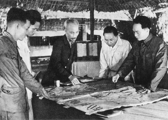 “Tự chủ chiến lược” - bước phát triển trong kỷ nguyên vươn mình - Bài 1: Từ độc lập, tự chủ đến “tự chủ chiến lược”