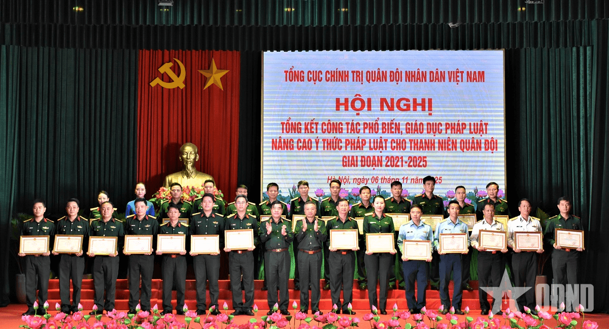 Phát huy vai trò xung kích của tuổi trẻ trong xây dựng chính quy và thượng tôn pháp luật