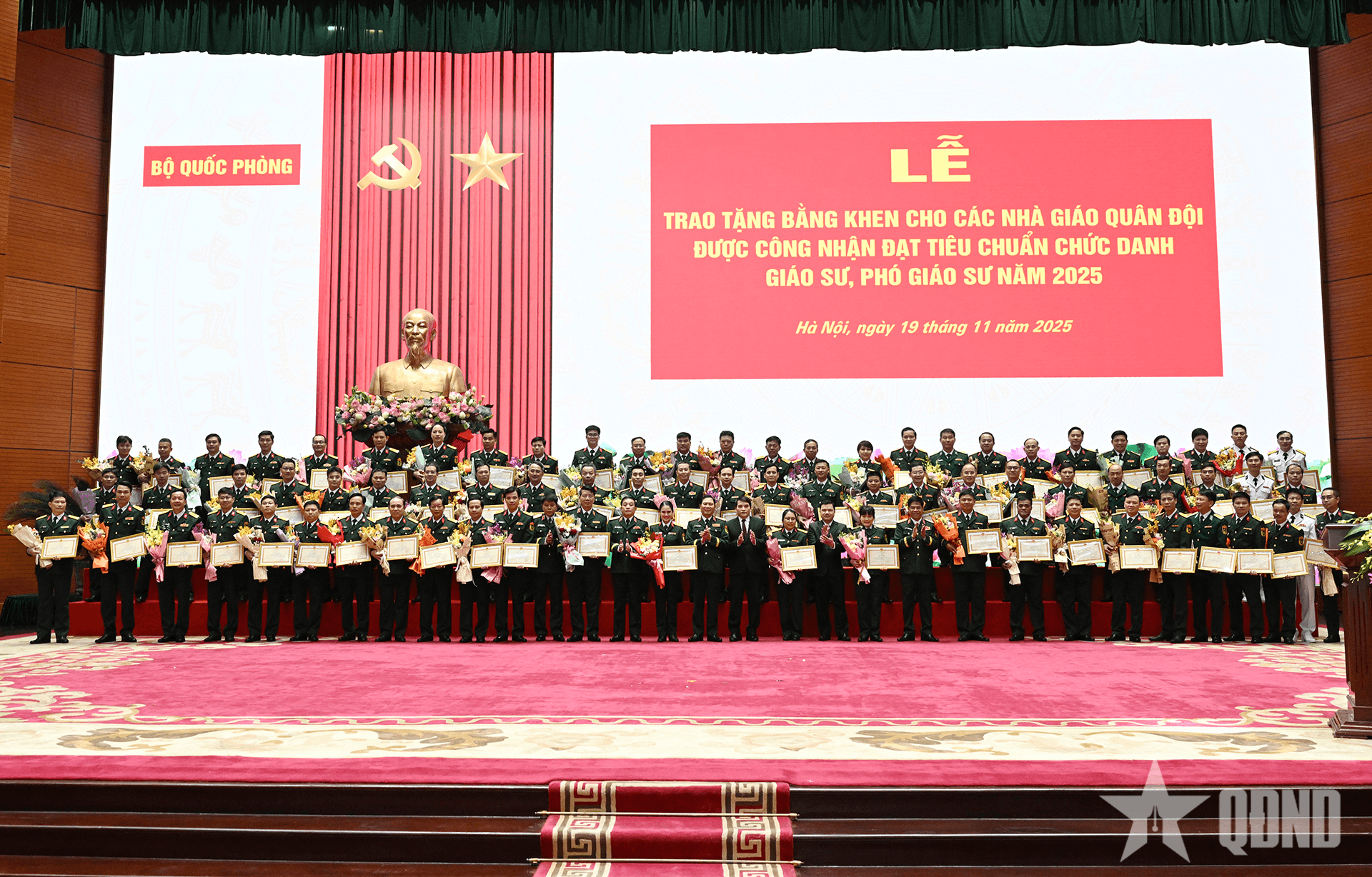 Bộ Quốc phòng khen thưởng các nhà giáo ưu tú trong Quân đội năm 2025