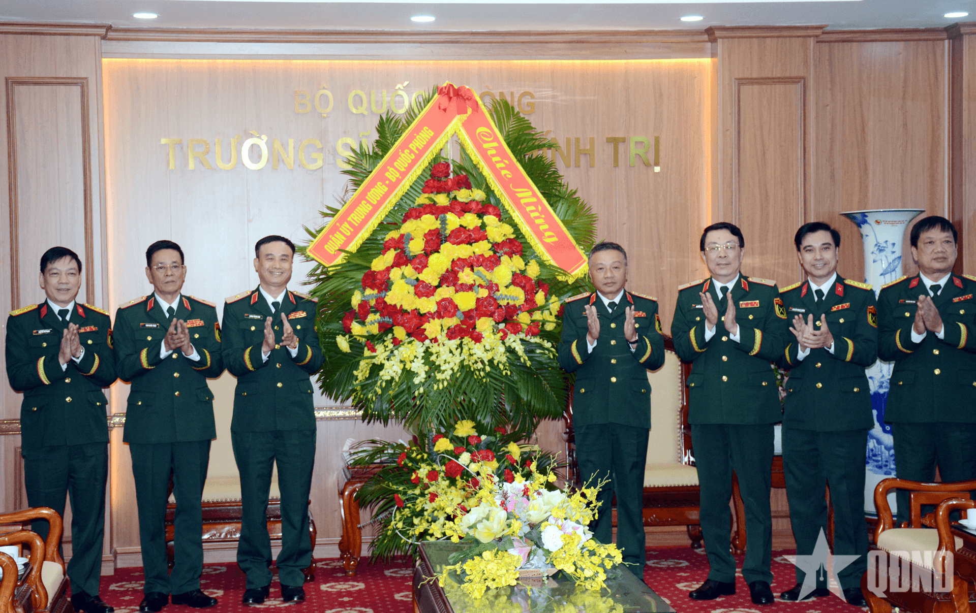 Thượng tướng Lê Quang Minh chúc mừng Trường Sĩ quan Chính trị nhân Ngày Nhà giáo Việt Nam