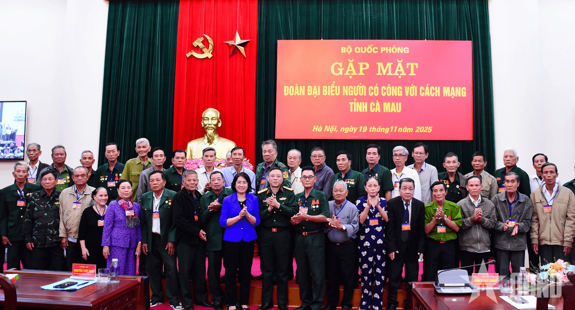 Bộ Quốc phòng gặp mặt đoàn đại biểu người có công với cách mạng tỉnh Cà Mau