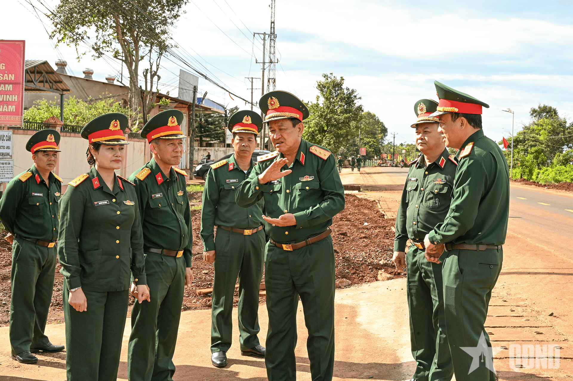 Thượng tướng Võ Minh Lương thăm, làm việc tại các đơn vị Binh đoàn 15