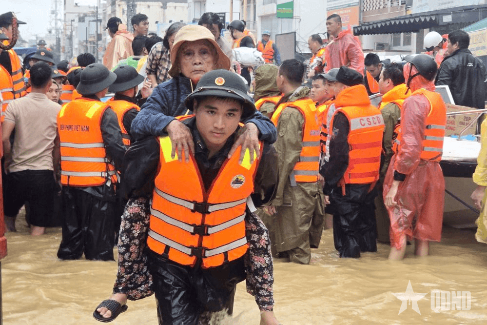Trong "rốn lũ" Tây Nha Trang