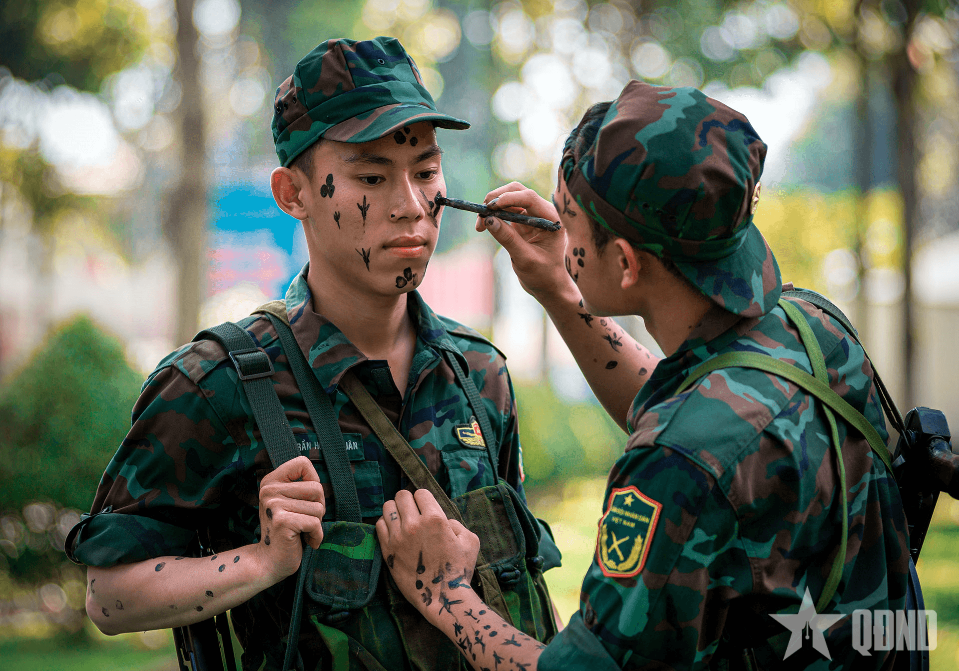 Trinh sát đặc nhiệm lực lượng tiên phong, sắt son, tinh nhuệ