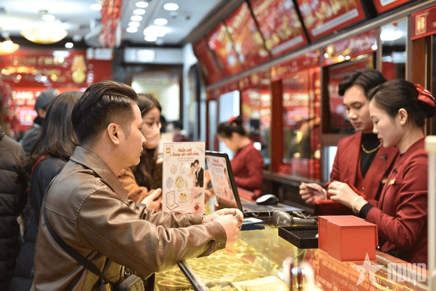 Giá vàng hôm nay (trưa 22-11): Bật tăng trở lại