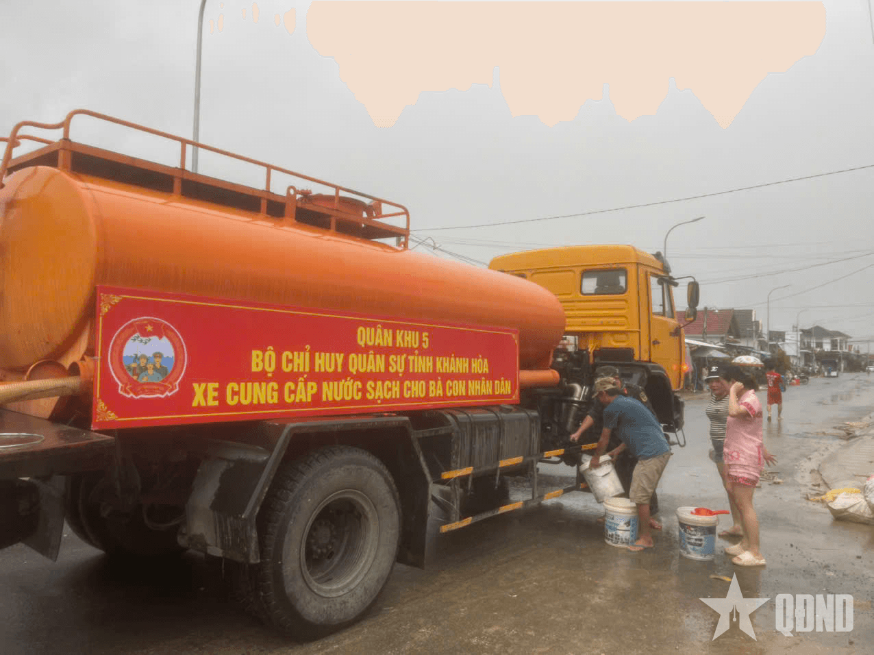 Các đơn vị Quân đội khắc phục hậu quả lũ lụt tại Khánh Hòa