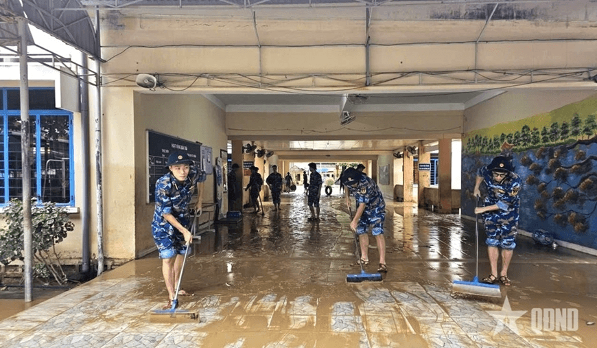 Quân đội tập trung tối đa nguồn lực khắc phục hậu quả mưa lũ, ổn định đời sống nhân dân