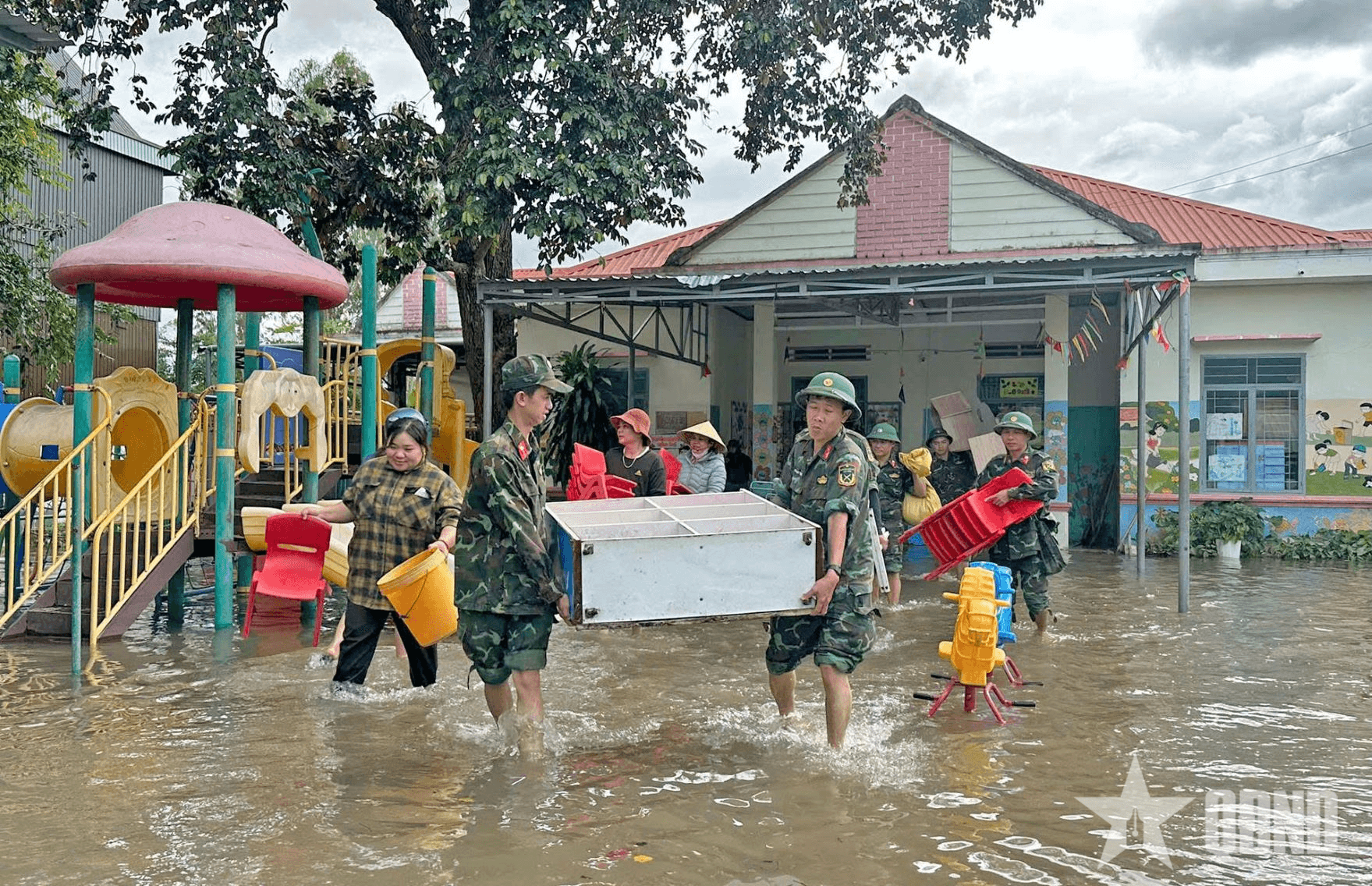 Sinh kế cho người dân sau lũ