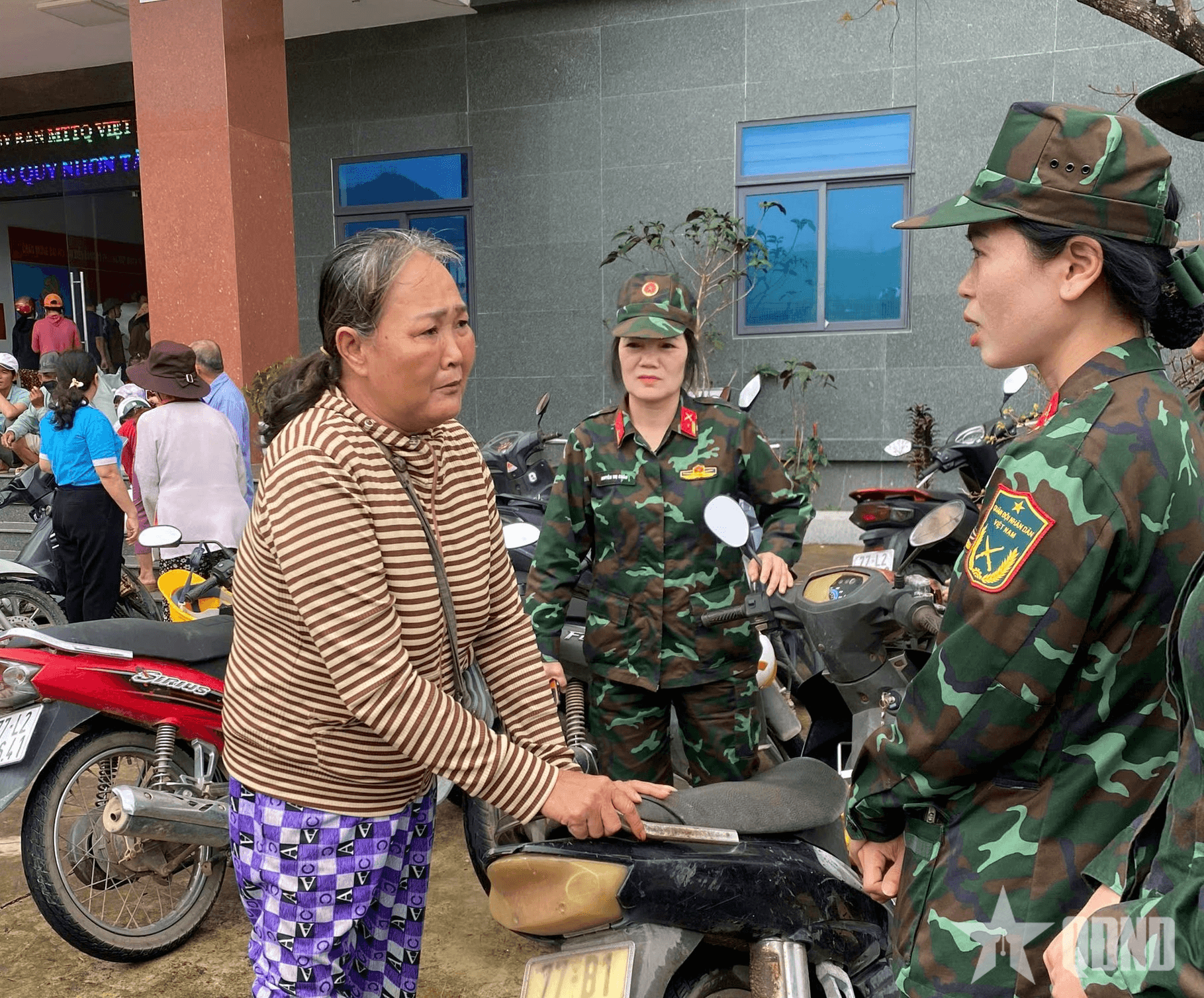 Phụ nữ Sư đoàn 2 chung tay hướng về đồng bào vùng lũ