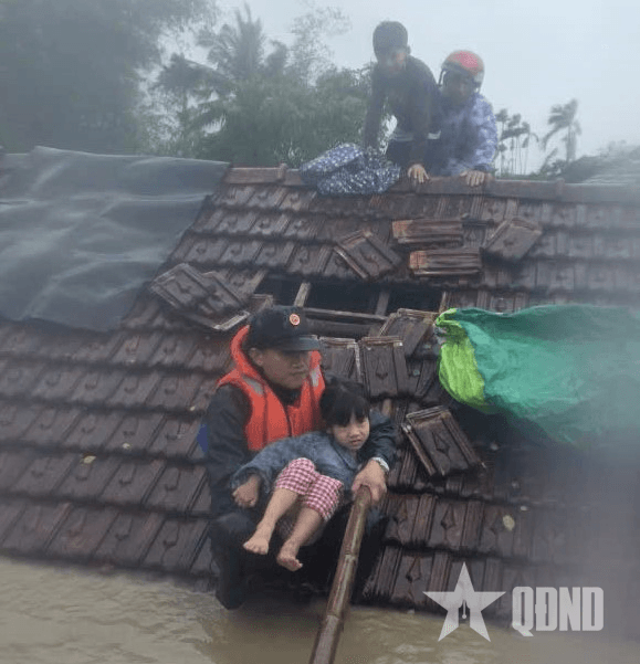 Tình người nơi "rốn lũ" miền Trung