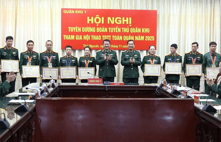Quân khu 1 tuyên dương đội tuyển tham gia Hội thao Thể dục thể thao quốc phòng