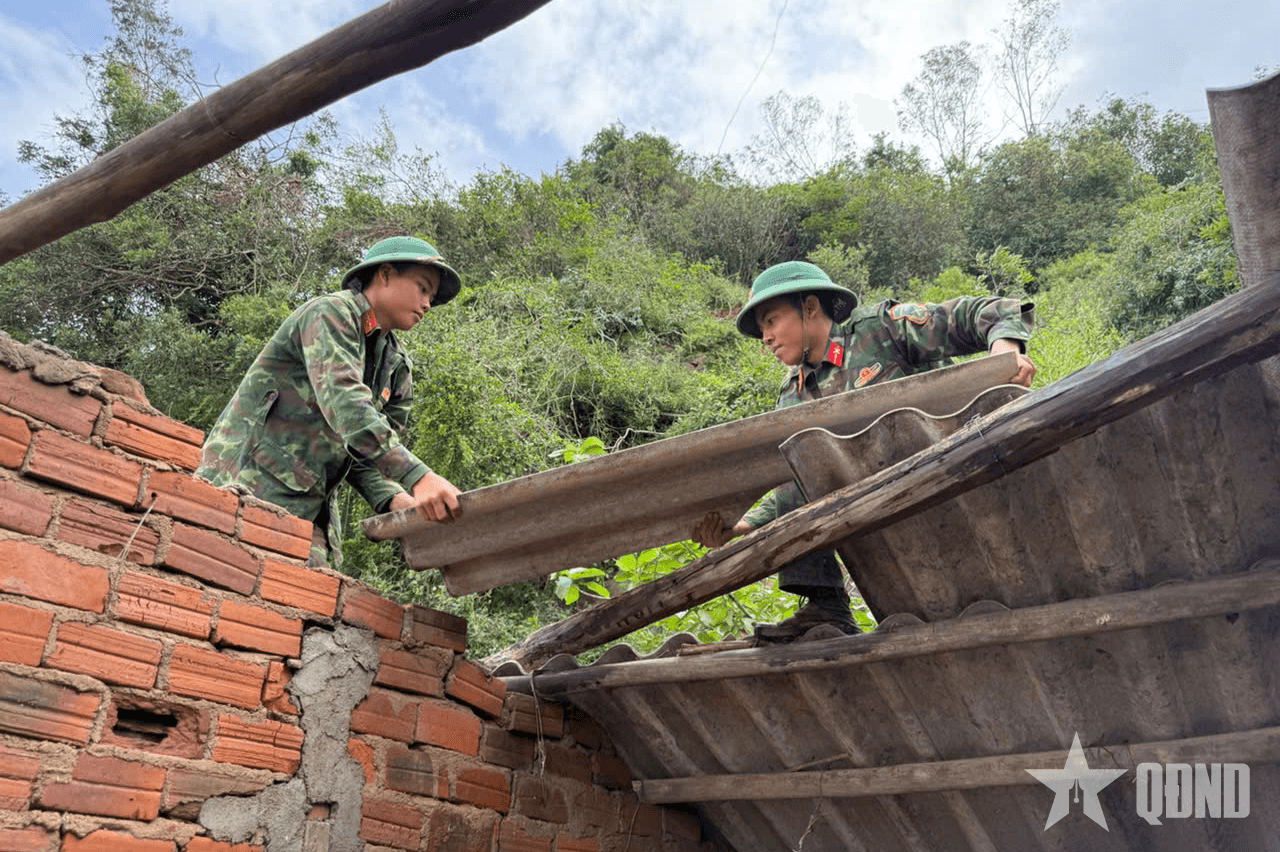 Quân đội sẵn sàng ứng phó với bão số 15 (Koto)