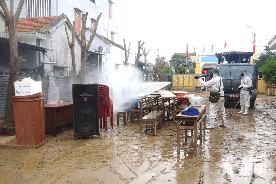 Kề vai, sát cánh giúp dân