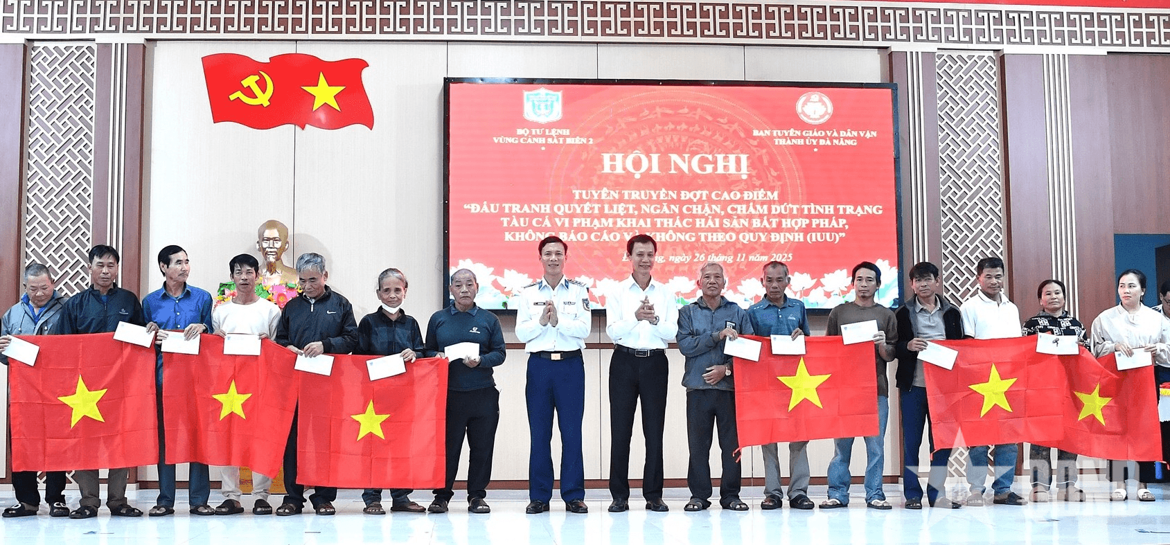 Vùng Cảnh sát biển 2 tuyên truyền chống khai thác IUU cho ngư dân Đà Nẵng