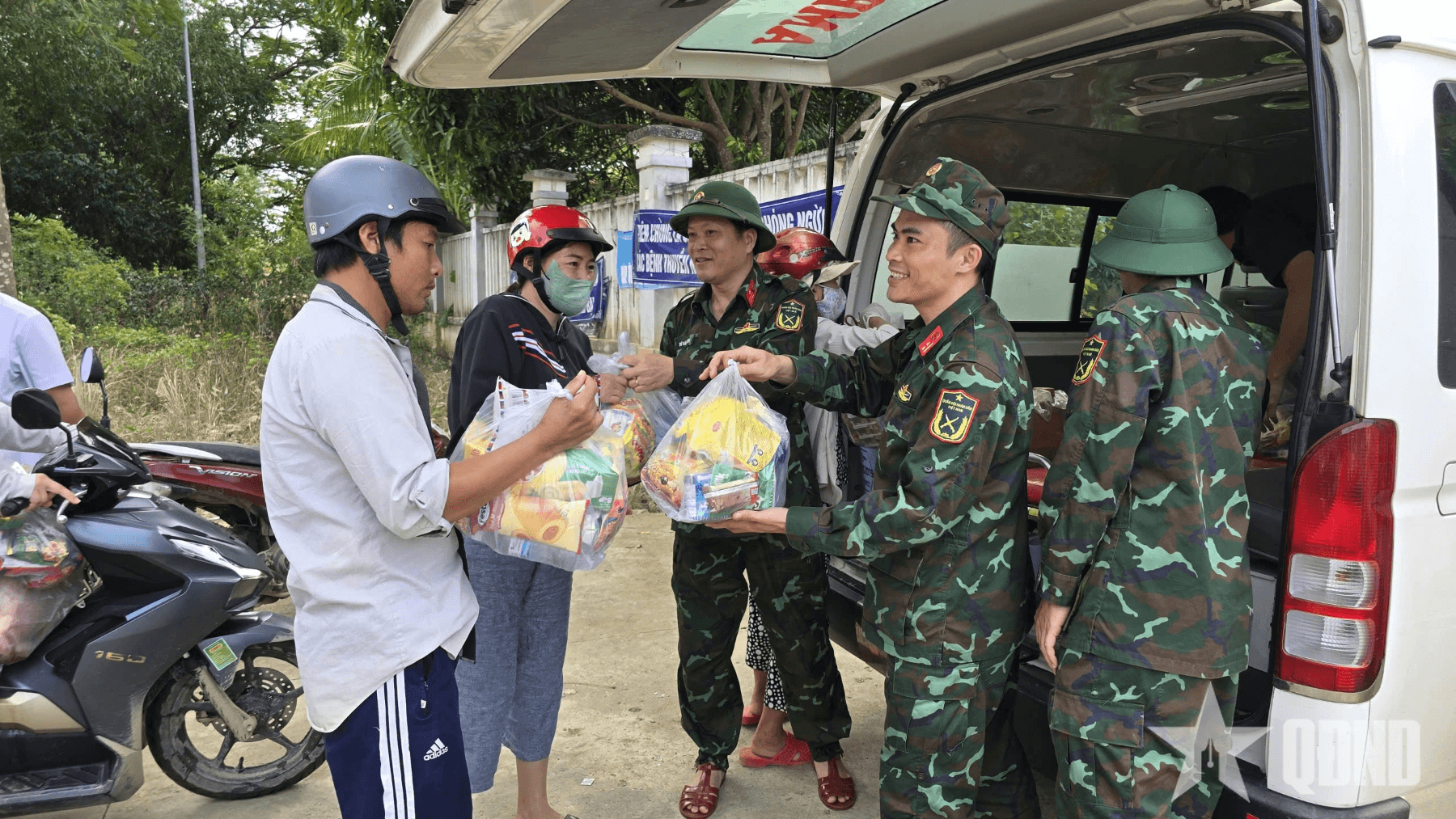 Bệnh viện Quân y 87 nỗ lực giúp dân khắc phục hậu quả thiên tai