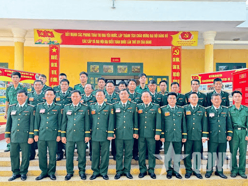 Tuổi trẻ Đồn Biên phòng Hòn Khoai tự hào Vững bước dưới cờ Đảng giữ biển trời cực Nam