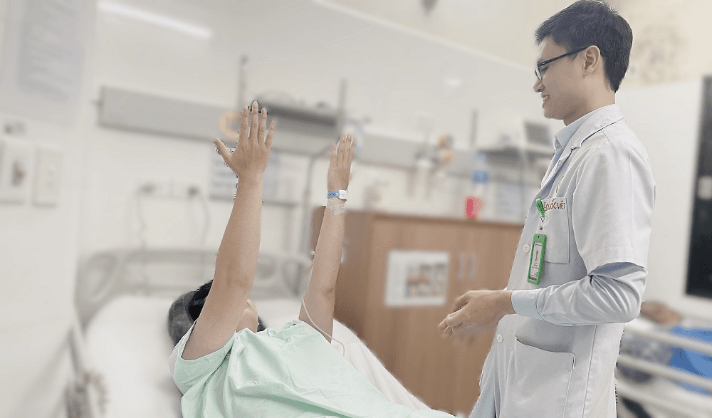 Bệnh viện Hữu nghị Việt Đức: Cứu sống bệnh nhân sau ca can thiệp hút huyết khối tĩnh mạch não hiếm gặp