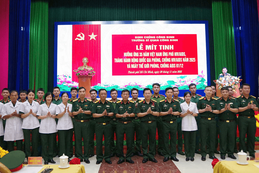 Mít tinh hưởng ứng 35 năm Việt Nam ứng phó với HIV/AIDS