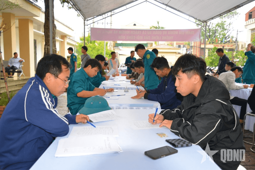 Hát Môn chủ động trong tuyển quân