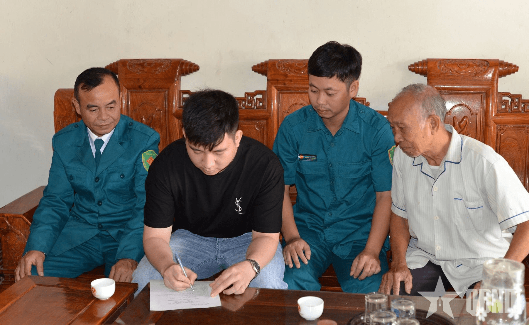 Hàng trăm thanh niên Hà Tĩnh tình nguyện nhập ngũ