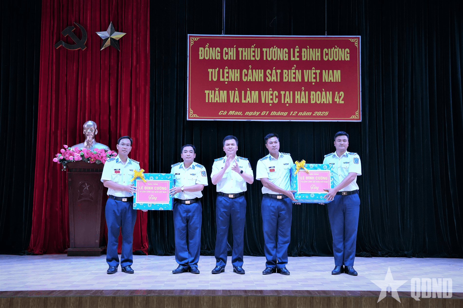 Tư lệnh Cảnh sát biển Việt Nam thăm và làm việc tại Hải đoàn 42