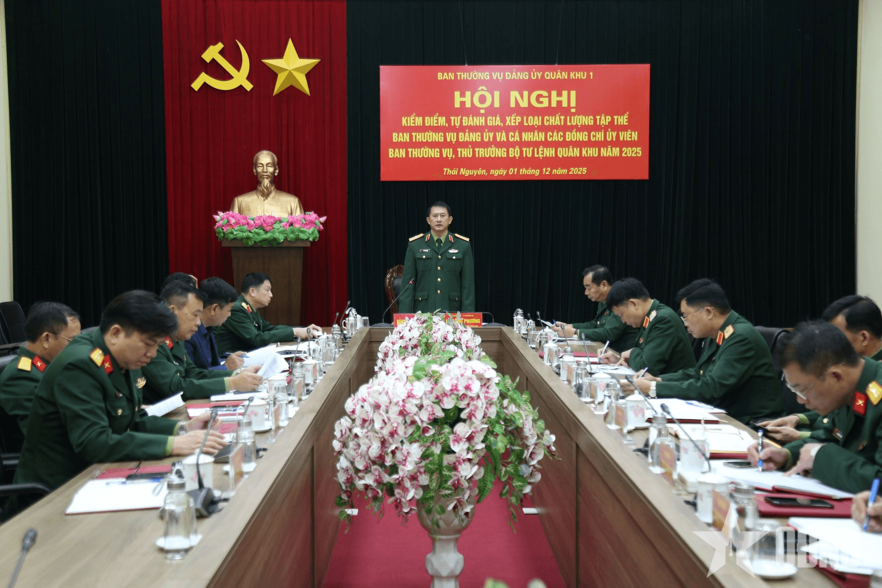 Ban Thường vụ Đảng ủy Quân khu 1 kiểm điểm, đánh giá, xếp loại chất lượng năm 2025