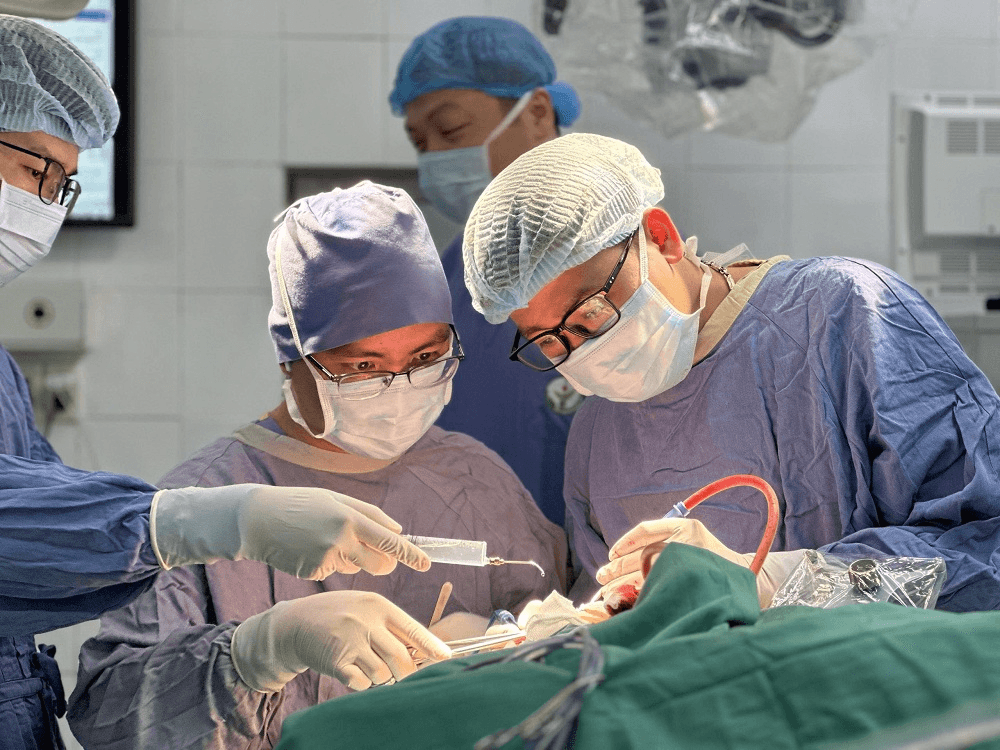 Lần đầu tiên đặt điện cực định vị vùng chức năng trong phẫu thuật u thần kinh đệm lan tỏa