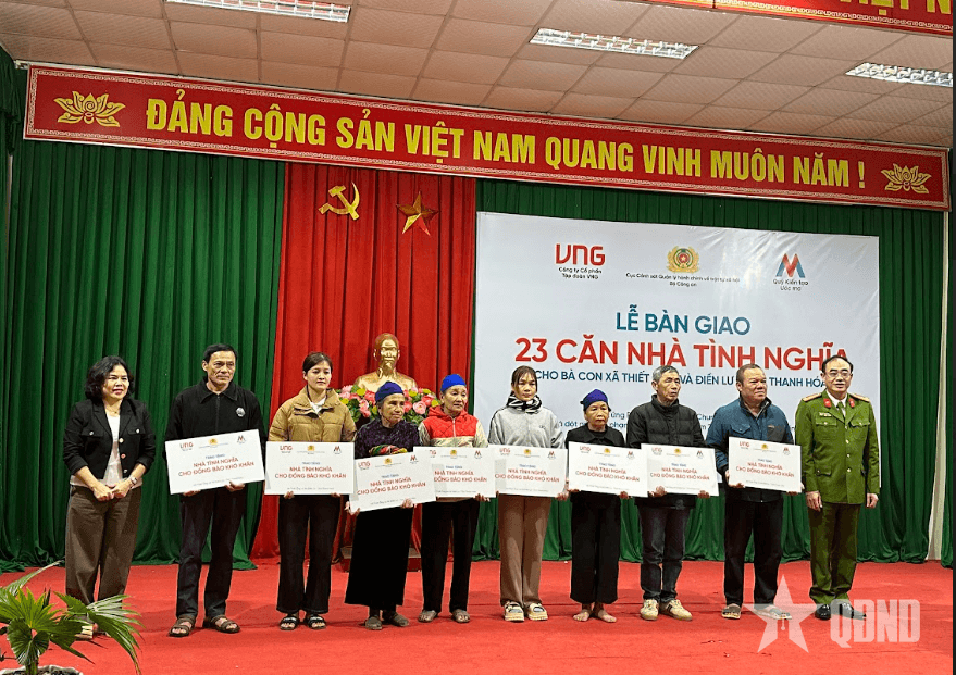 Trao 23 căn nhà tình nghĩa tặng bà con có hoàn cảnh đặc biệt khó khăn tại Thanh Hóa