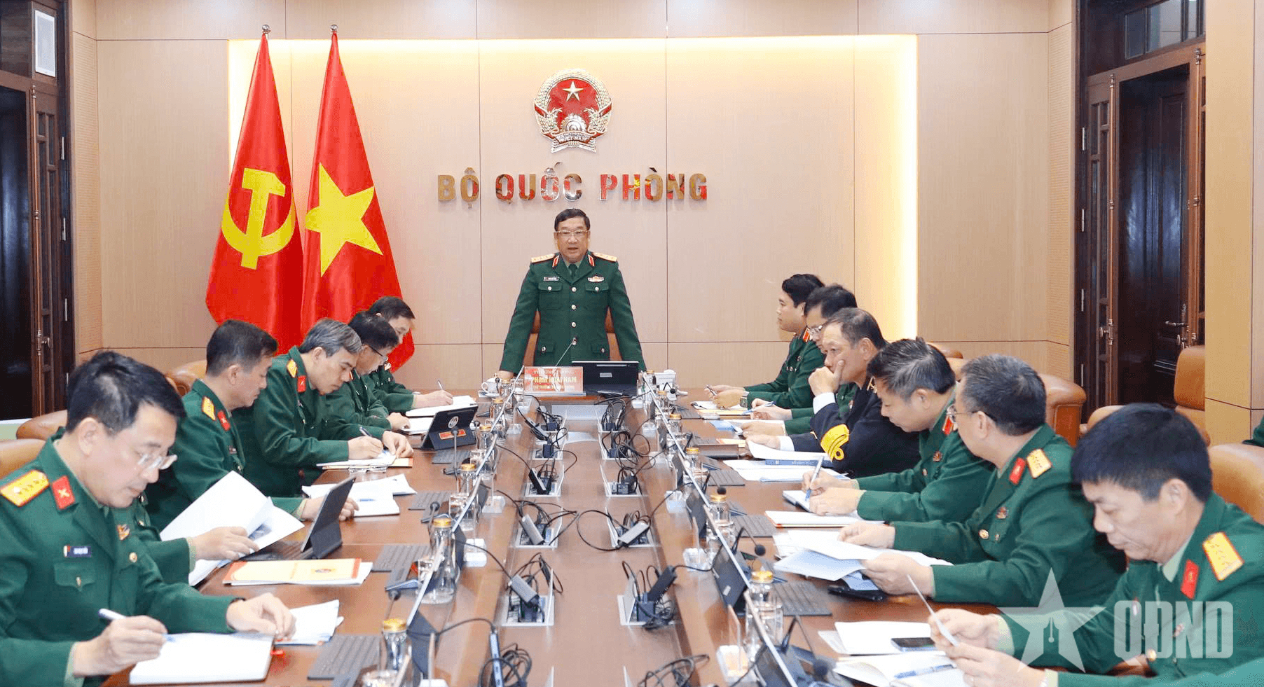 Giao nhiệm vụ nghiên cứu chế tạo các loại vũ khí trên tàu