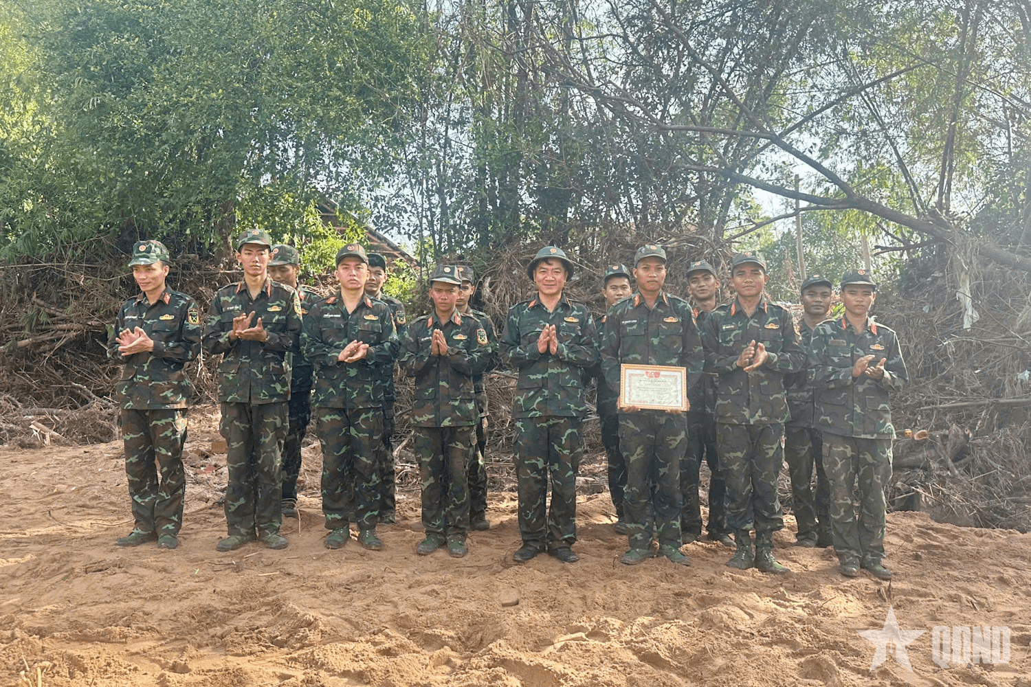 Hành động đẹp của chiến sĩ công binh Lữ đoàn 293