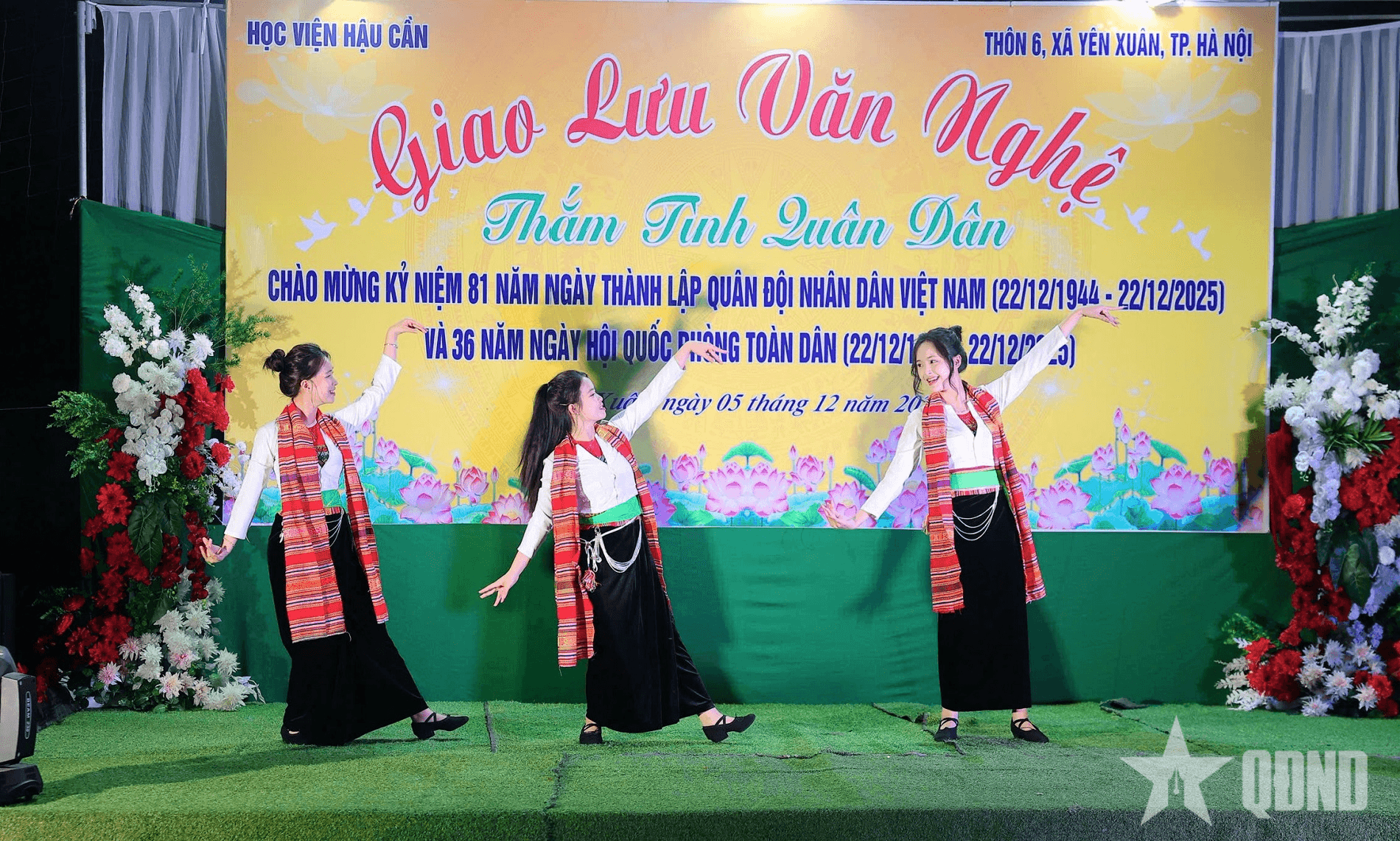 Học viện Hậu cần giao lưu văn nghệ "Thắm tình quân dân"