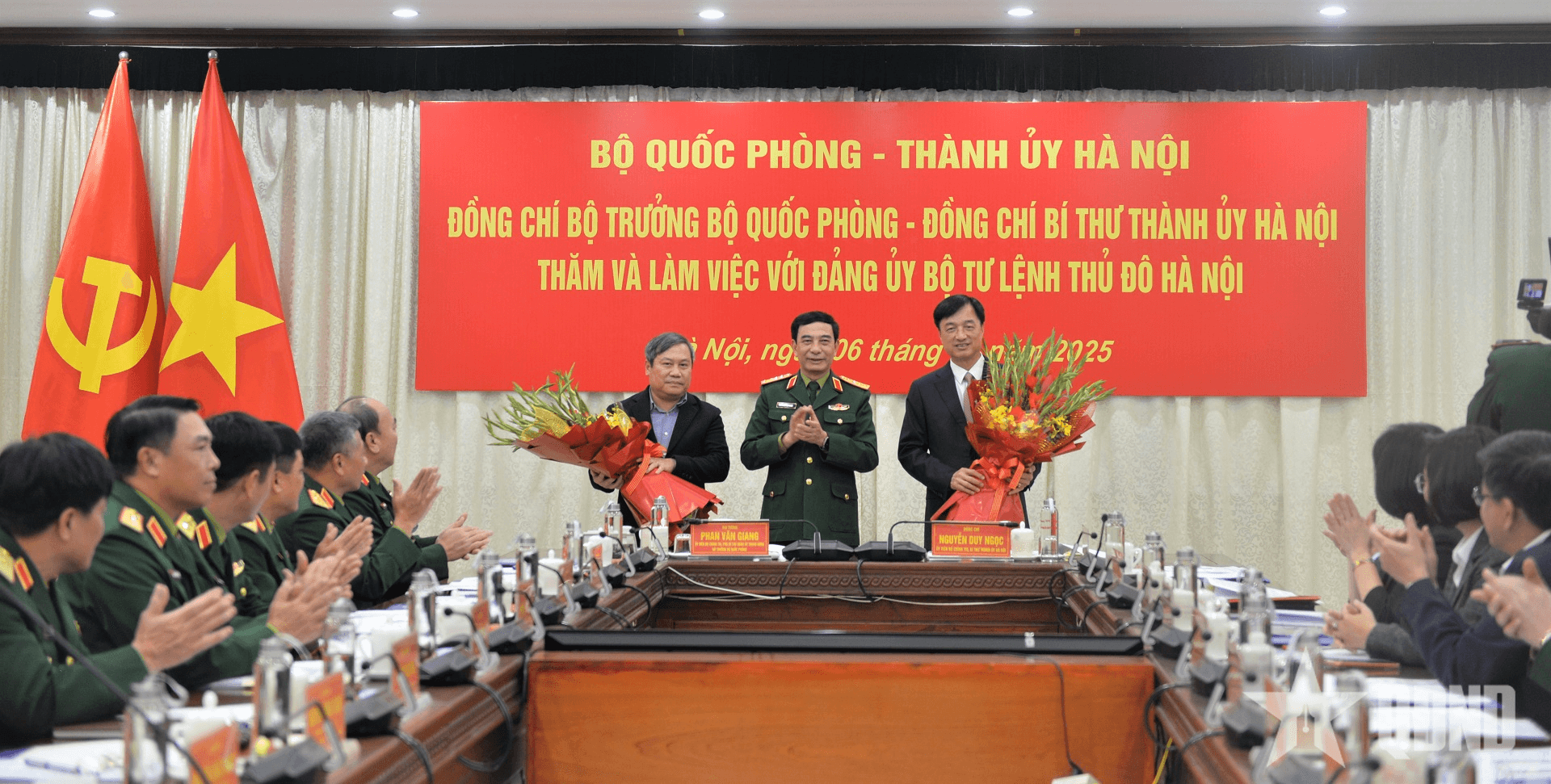 Đại tướng Phan Văn Giang làm việc với Đảng ủy Bộ tư lệnh Thủ đô Hà Nội