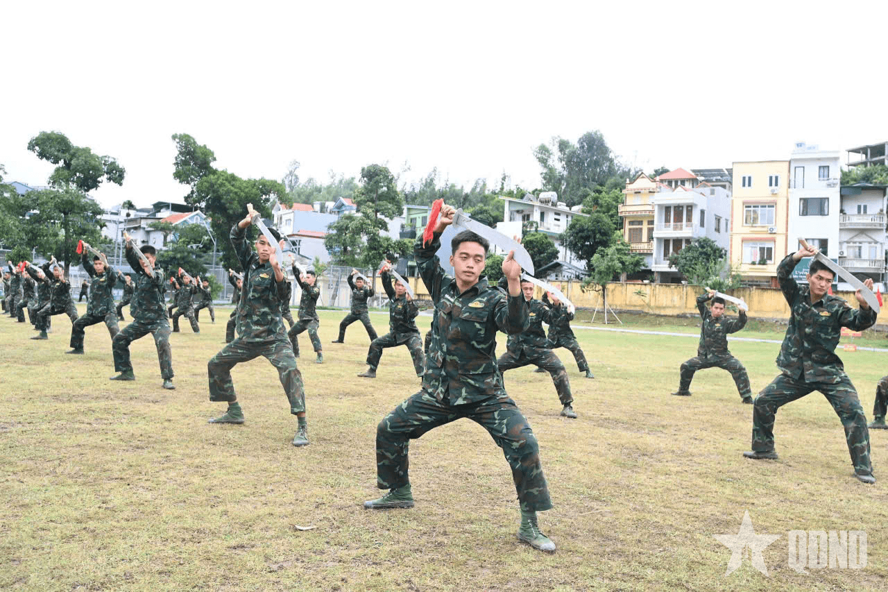 Muốn tinh nhuệ phải “năng rèn, khổ luyện”