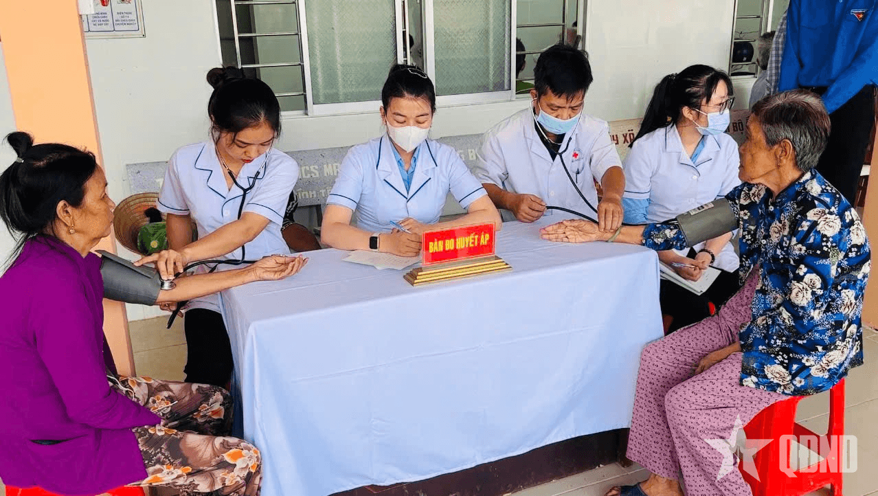 Bệnh viện Quân y 120: Nhiều hoạt động kỷ niệm 80 năm Ngày thành lập LLVT Quân khu 9
