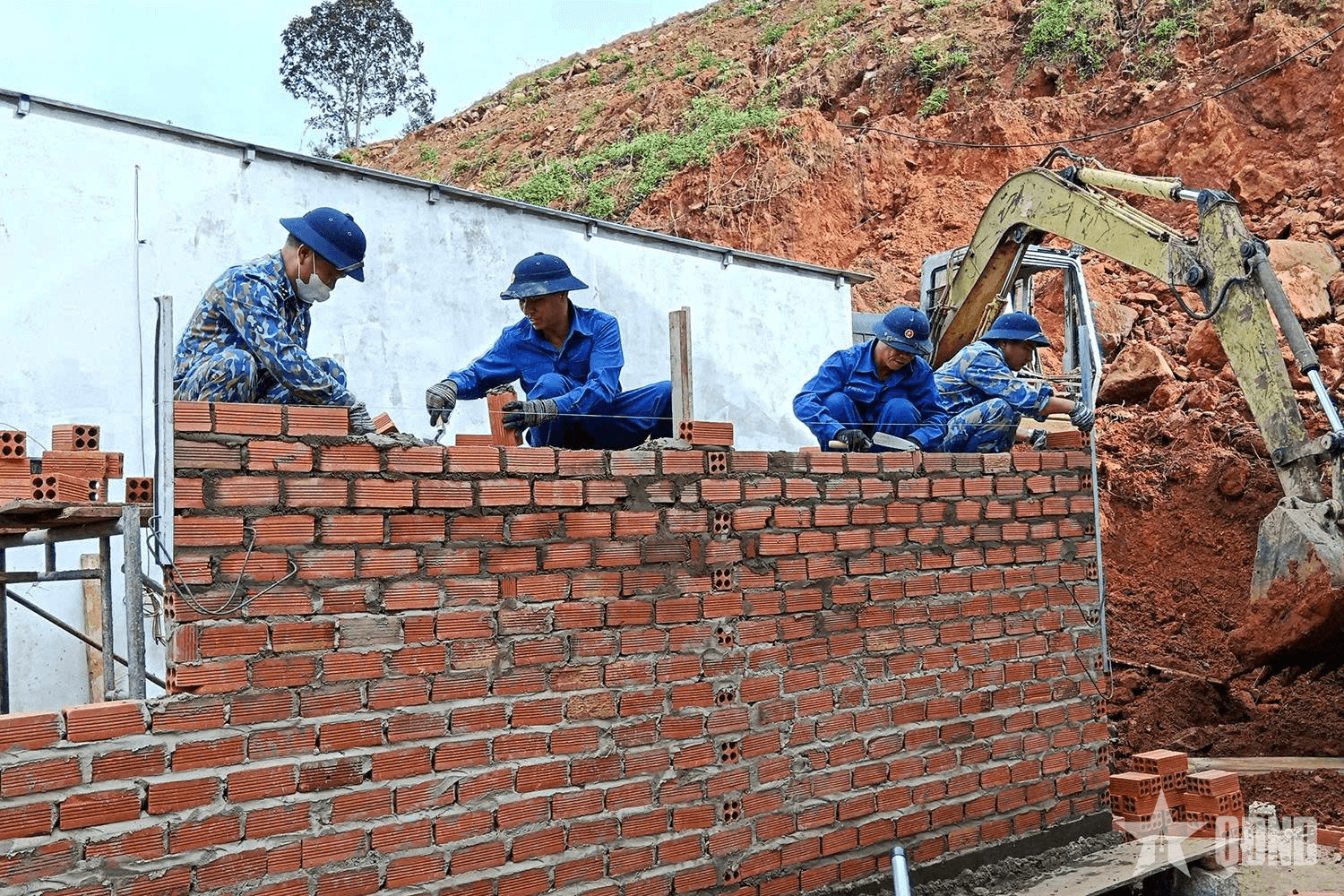 Lữ đoàn 162 (Vùng 4 Hải quân) thần tốc giúp dân an cư lạc nghiệp