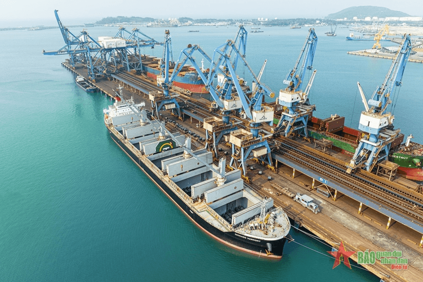 11 tháng, số thu ngân sách Nhà nước từ hoạt động xuất nhập khẩu đạt hơn 420.000 tỷ đồng
