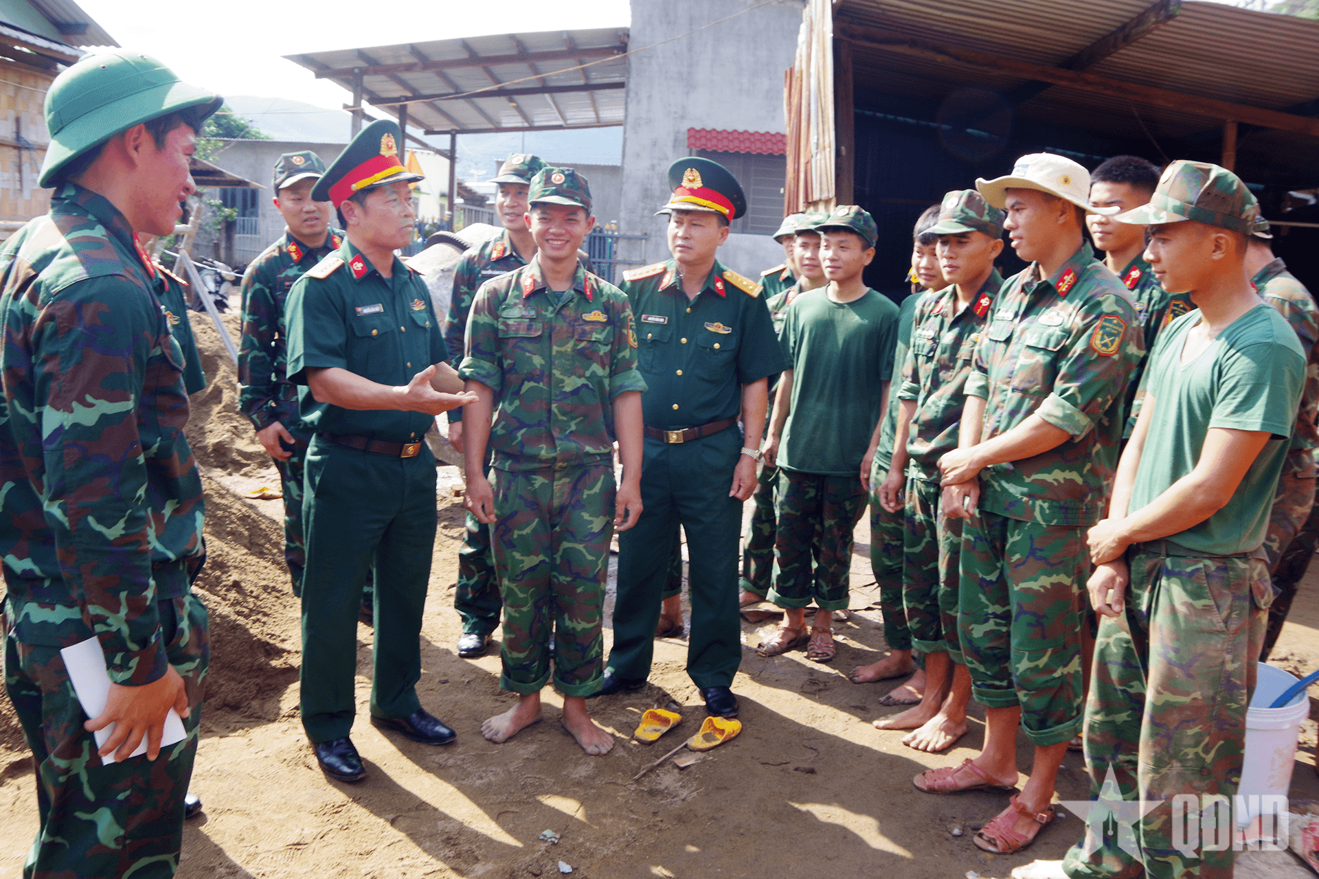 Binh chủng Đặc công thăm, động viên cán bộ, chiến sĩ tham gia “Chiến dịch Quang Trung”